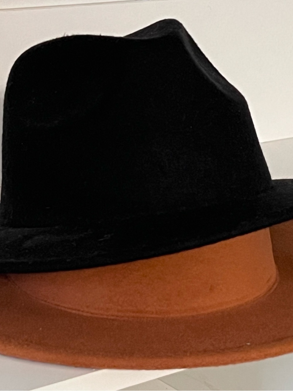 Two-Pack Felt Fedora Hats in Black and Rust